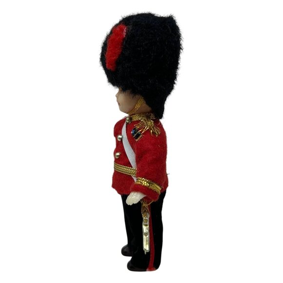 Vintage British Guard Doll With Red Wool Uniform & Accessories Made In Hong Kong - Picture 6 of 13